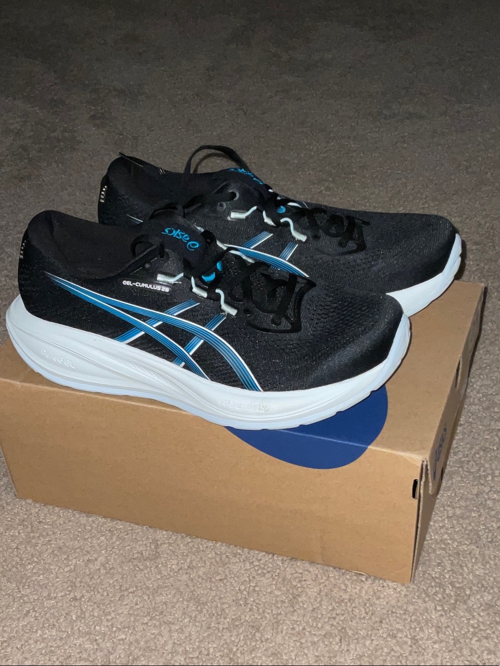Women’s ASICS Cumulus 28 size 11